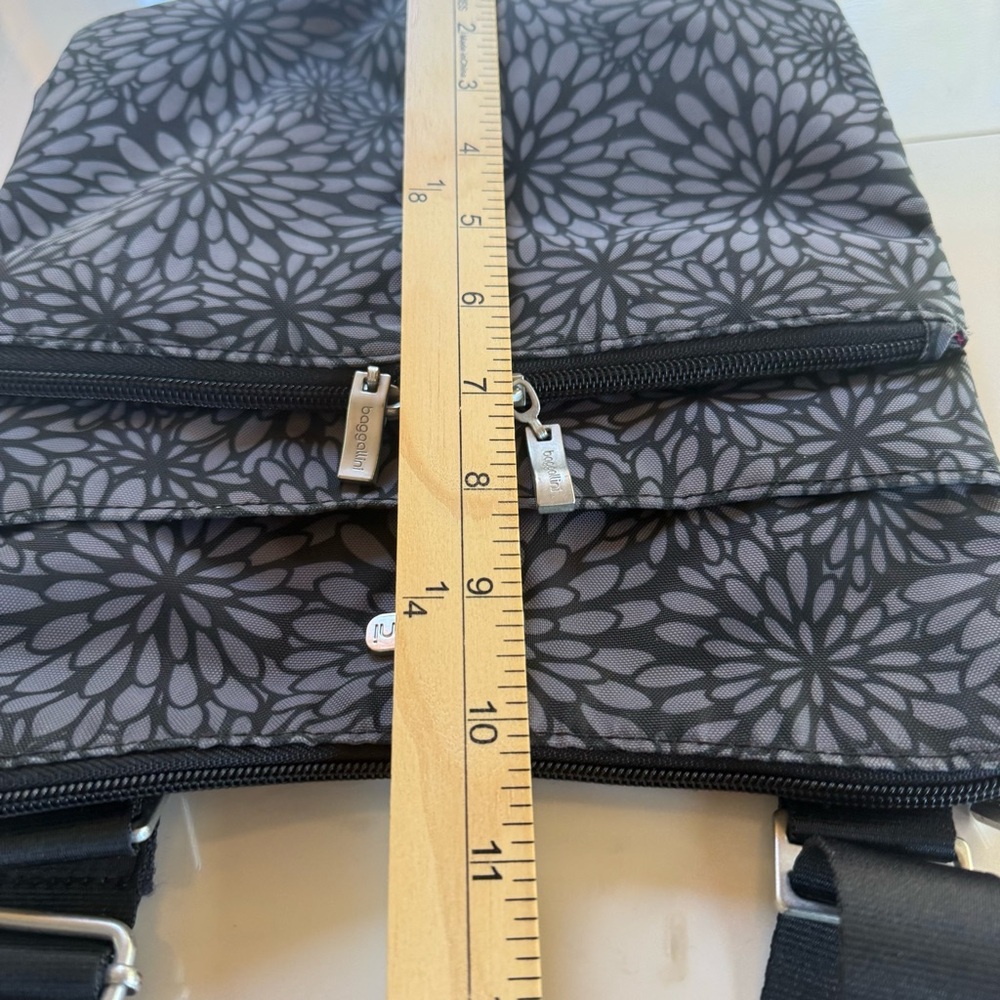 Baggallini Horizon Everyday Crossbody Bag Travel Organizer Black Print - Picture 4 of 15